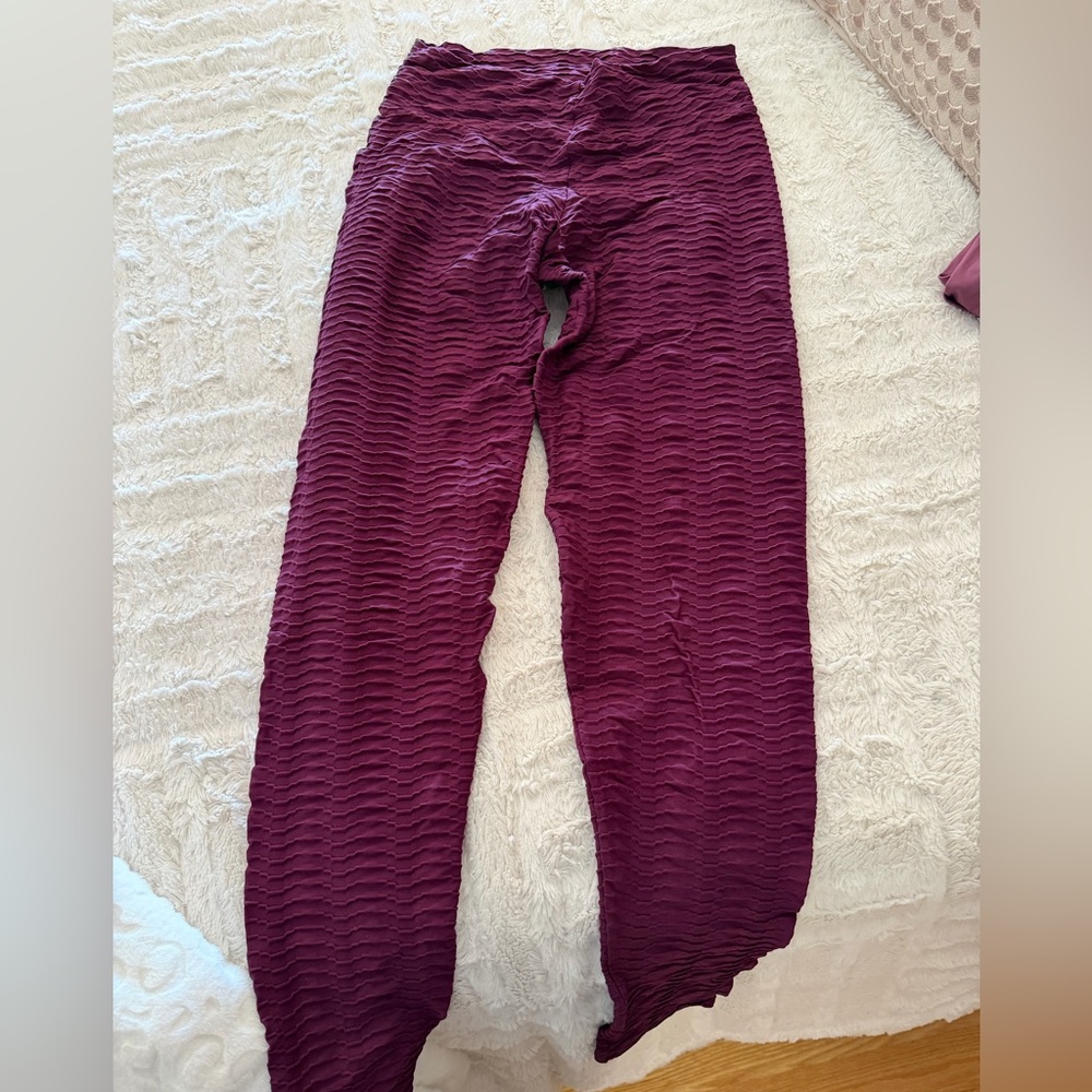 Brabants booty burgundy leggings